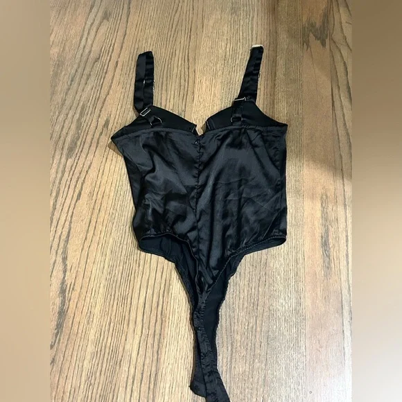 PRETTYLITTLETHING Black Diamante Strap V Bar Bodysuit - Picture 6 of 6